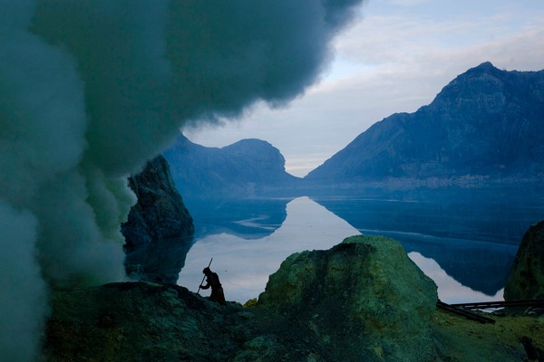 Bahkan, dari nama yang sebelumnya hanya Geopark Banyuwangi kini sudah diubah menjadi Ijen Geopark. Cakupan wilayahnya juga semakin diperluas. Karena mencakup dua kabupaten, yakni Bondowoso dan Banyuwangi. Getty Images/Ulet Ifansasti Bahkan, dari nama yang sebelumnya hanya Geopark Banyuwangi kini sudah diubah menjadi Ijen Geopark. Cakupan wilayahnya juga semakin diperluas. Karena mencakup dua kabupaten, yakni Bondowoso dan Banyuwangi. Getty Images/Ulet Ifansasti