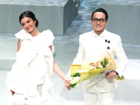 Desainer Barli Asmara