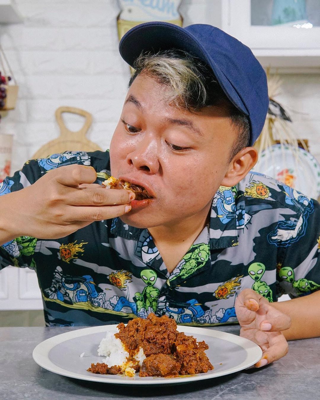 Di balik layar food vlogger saat endorse makanan