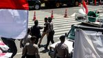 Dihalau Aparat, Pendemo Paksa Masuk Gedung KPK