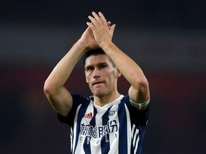 Pemilik Rekor Penampilan Terbanyak Premier League Ini Putuskan Pensiun