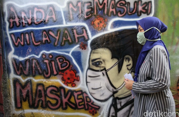 Kampung Rawa Pasung RW 22, Kelurahan Kota Baru, Bekasi, Jawa Barat, disebut sebagai kampung siaga COVID-19. Kampung ini dipenuhi mural tentang bahaya Corona.