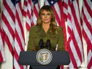Akibat Batuk-batuk, Melania Batal Ikut Kampanye Donald Trump