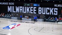 Tim basket, Milwaukee Bucks, memotori protes dengan memboikot laga kelima Playoff NBA melawan Orlando Magicgic, yang harusnya digelar Rabu (26/8) waktu setempat, atau Kamis (27/8) WIB. AP Photo/Ashley Landis  