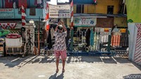 Di usianya yang telah menginjak 75 tahun, warga Mangga Dua tersebut tetap semangat melakukan olahraga, terutama di pagi hari.