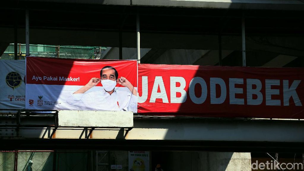 Lewat Spanduk, Jokowi Ajak Warga Gunakan Masker