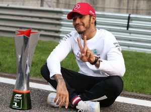 Lewis Hamilton, Kok Belum Perpanjang Kontrak dengan Mercedes?