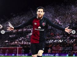 Lionel Messi Berkostum MU, City Sampai PSG, Keren Mana?