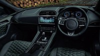 Lister mengklaim bahwa Stealth adalah SUV tercepat dan terkuat yang pernah diproduksi Inggris. Bahkan SUV ini mampu mengalahkan Lamborghini Urus, Aston Martin Vantage, dan McLaren 570GT dalam balapan drag di tempat pengujian Vmax200. Foto: Lister Stealth