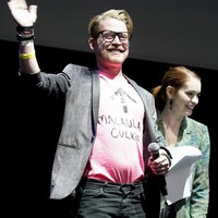 Macaulay Culkin kembali tampil di konferensi pers season 10 serial Robot Chicken oada 2019. Di usia 39 tahun, penampilannya tampak lebih segar dari sebelumnya dengan tubuh lebih berisi dan potongan rambut pendek. Foto: AFP