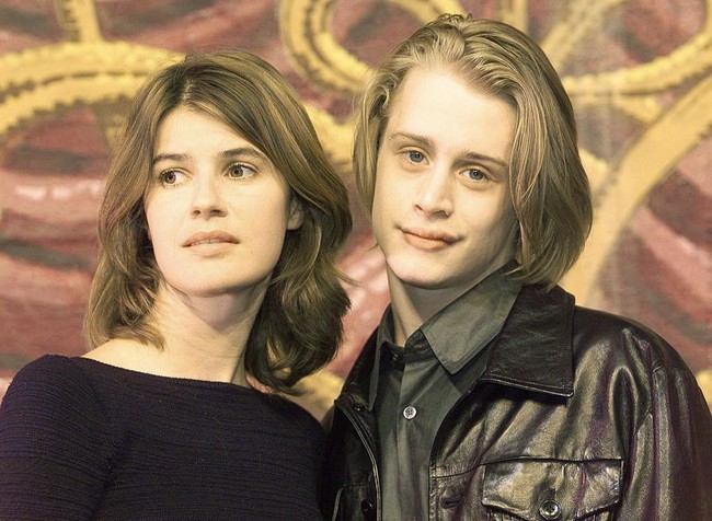 Setelah enam tahun hiatus dari dunia akting, Macaulay Culkin kembali lewat pertunjukan teater berjudul Madame Melville pada September 2000. Ia tampil bersama aktris asal Prancis Irene Jacob. Foto: AFP