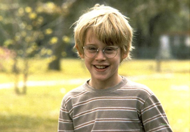 Setelah Home Alone, pada 1991 Macaulay Culkin kembali menarik perhatian lewat film drama romantis My Girl, sebagai anak lelaki polos yang menyukai tetangga barunya. Dia beradu akting dengan aktris Anna Chlumsky dan Jamie Lee Curtis.  Foto: Instagram
