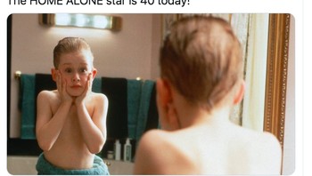 Salah satu adegan ikonik di Home Alone pun dipajang netizen sambil mengucap selamat ultah. Foto: Twitter