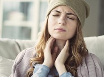 7 Obat Sakit Tenggorokan Alami Selain Kumur Air Garam