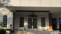 Saat ini salah satu bioskop di DKI Jakarta yaitu Metropole XXI masih tutup akibat pandemi COVID-19.