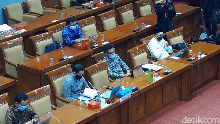Nadiem Makarim rapat di Komisi X DPR (Rahel/detikcom)
