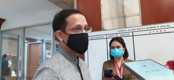 Nadiem Makarim usai rapat di DPR (Rahel/detikcom)