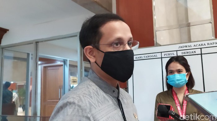 Nadiem Makarim usai rapat di DPR (Rahel/detikcom)