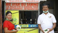 Pak samino sudah mulai membuat mie sejak tahun 1977.