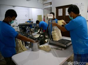 Pabrik Mie Rumahan Ini Produksi 1 Ton Mie Sehari Lho