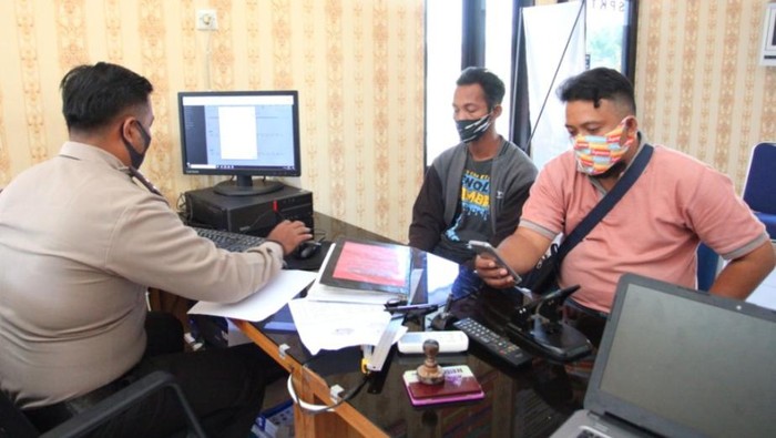 Pedagang masker yang dihipnotis melaporkan kasusnya ke Polres Klaten.