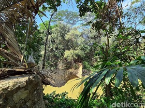 Video: Jembatan Gantung di Sukabumi Kondisinya Memprihatinkan!