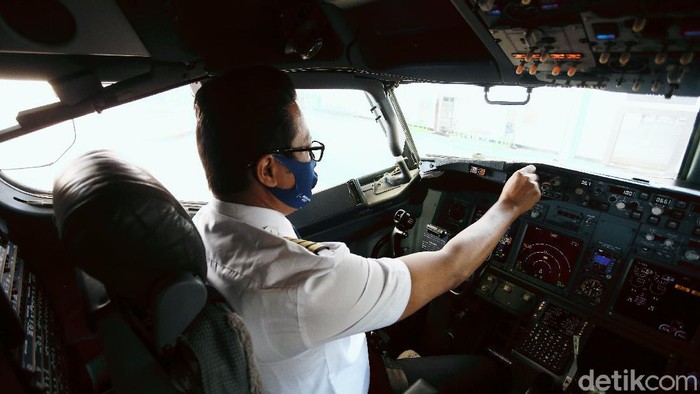 Pilot maskapai Garuda Indonesia.