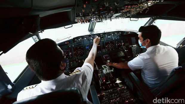 Pilot maskapai Garuda Indonesia.