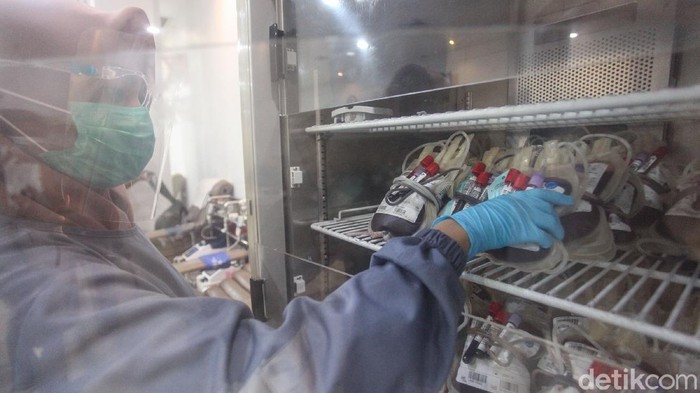 Sejak pandemi COVID-19 jumlah pendonor menurun padahal setiap harinya. DKI Jakarta memerlukan sekitar seribu kantong darah.