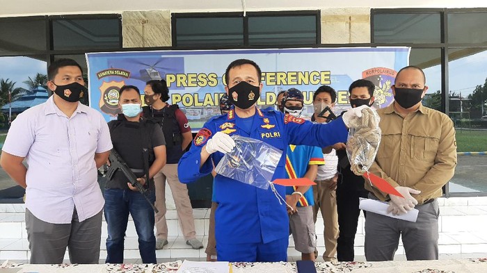 Polisi tangkap 2 bajak laut di perairan Sumsel (Raja Adil-detikcom)