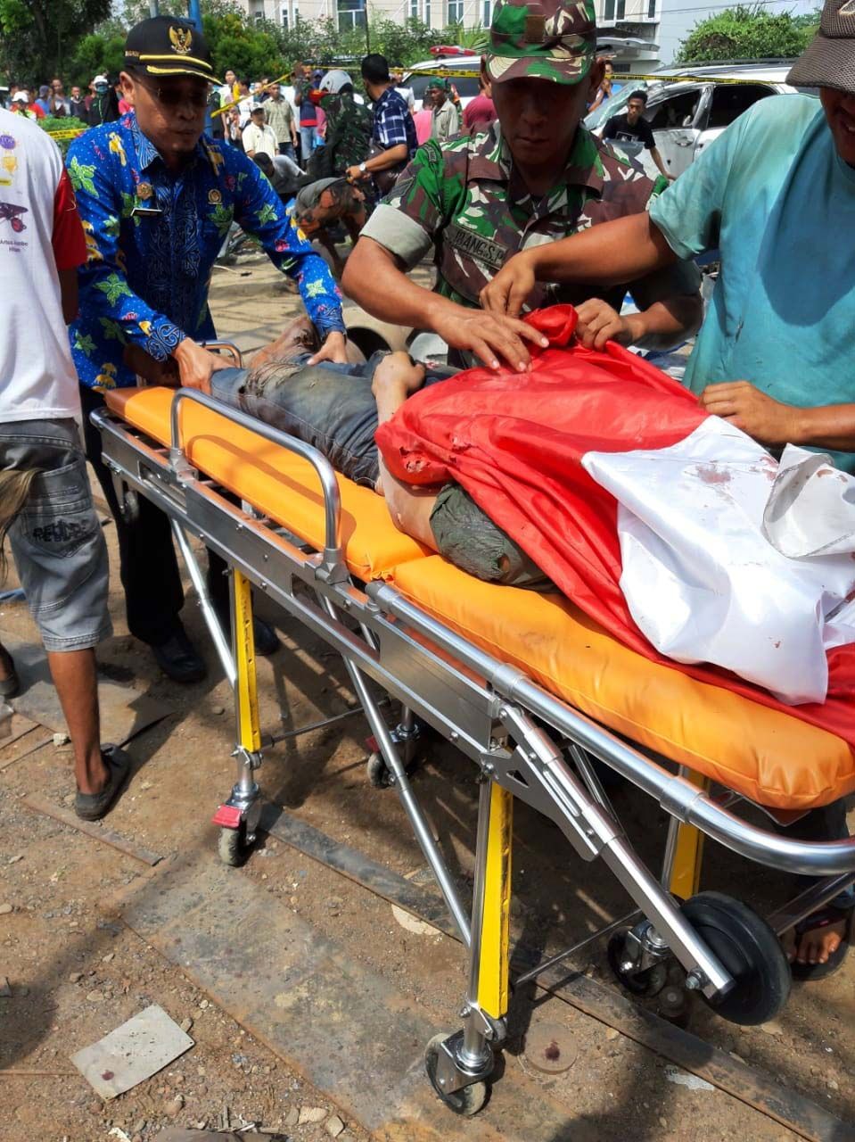 Ledakan terjadi di bengkel las di Binjai. Ledakan itu menewaskan empat orang dan menyebabkan sembilan orang lainnya luka berat.