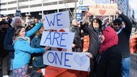 Aksi solidaritas kembali dilakukan warga Selandia Baru di depan Pengadilan Tinggi Christchurch.