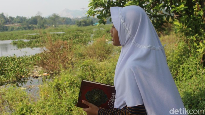 Sekolah Berbayar Sampah di Pinggiran Sungai Citarum