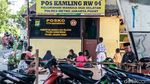 Foto Semangat Belajar Daring di Kolong Rel Kereta Api