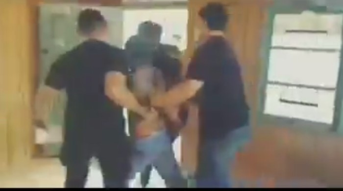 Tangkapan layar video tokoh komunitas adat Laman Kinipan ditangkap.