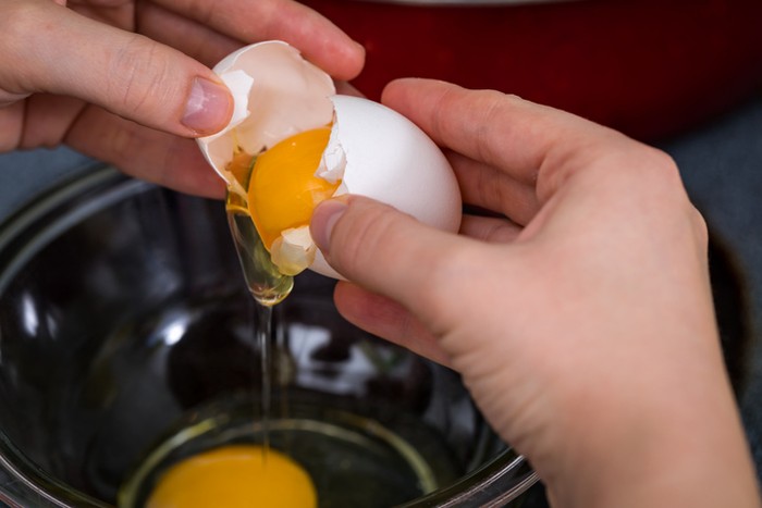 telur Kesalahan yang Sering Terjadi Saat Pecahkan Telur