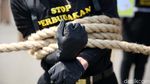 Usung Keranda Mayat, Aktivis Minta RPP Perlindungan ABK Disahkan
