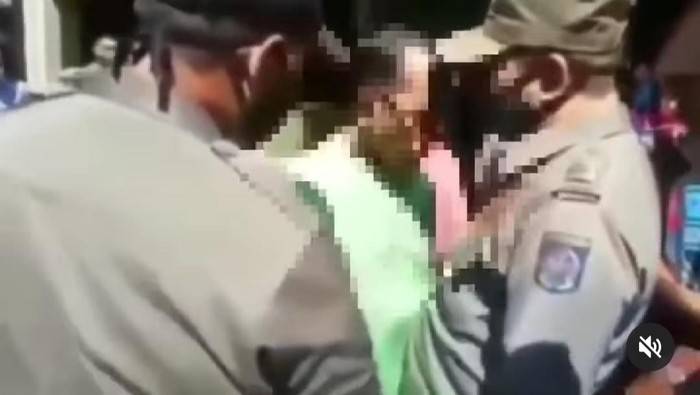 Viral Pria Tak Bermasker Cekcok dengan Petugas Satpol PP