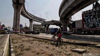 Direktur Eksekutif Institut Studi Transportasi (INSTRAN) Deddy Herlambang pun mengatakan bila permohonan tersebut dikabulkan, berisiko menimbulkan kemacetan total di ruas tol tersebut. Lantaran, untuk saat ini saja, tanpa penambahan jalur sepeda, volume capacity ratio (VCR) ruas tol ini sudah sudah mencapai 0,8 pada hari Minggu pukul 09.00 WIB. Volume itu sudah tergolong padat untuk layanan jalan tol. 