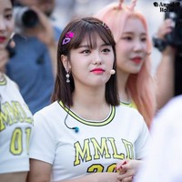 Idol KPop sering mengubah penampilan dengan mengganti gaya dan warna rambut hingga gaya berbusana. Tapi perubahan tampilan Ahin MOMOLAND bikin pangling karena ia mengubah rambut sekaligus lebih kurus. Foto: Internet