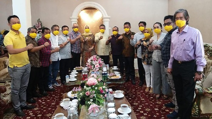 Anggota Fraksi Golkar Susel di DPRD bertemu Taufan Pawe (dok. Istimewa).