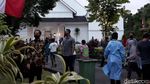 Antusias Warga Yogyakarta Terima Paket Sembako dari Jokowi