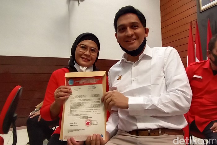 Artis Lucky Hakim maju di pilbup indramayu