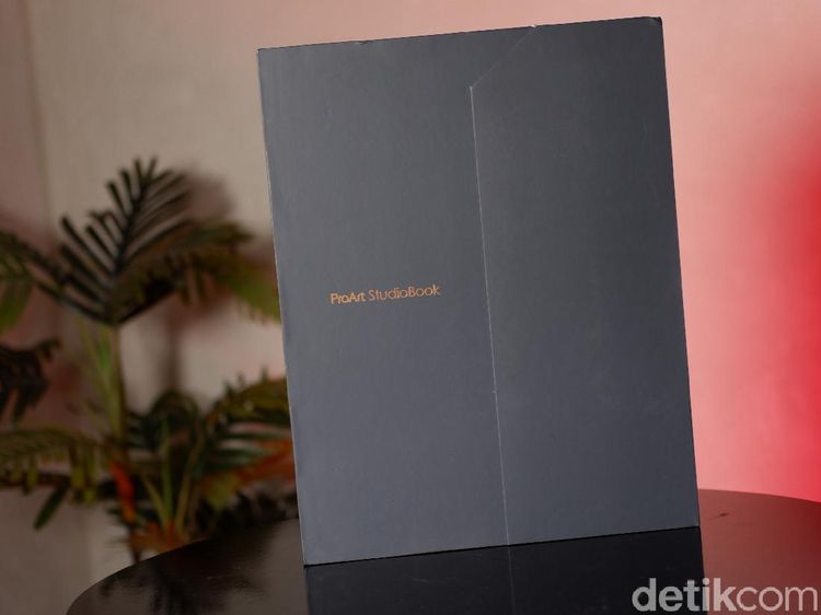 Penampakan Notebook Asus Harga Rp 88 Juta