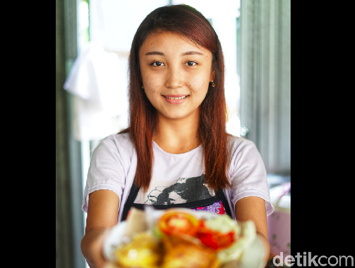 Aviana, penjual ayam geprek cantik