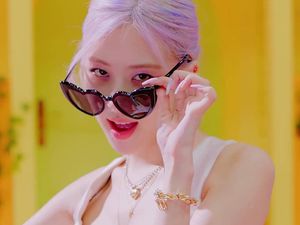 Foto: Makeup Colorful Blackpink x Selena Gomez di Video Ice Cream