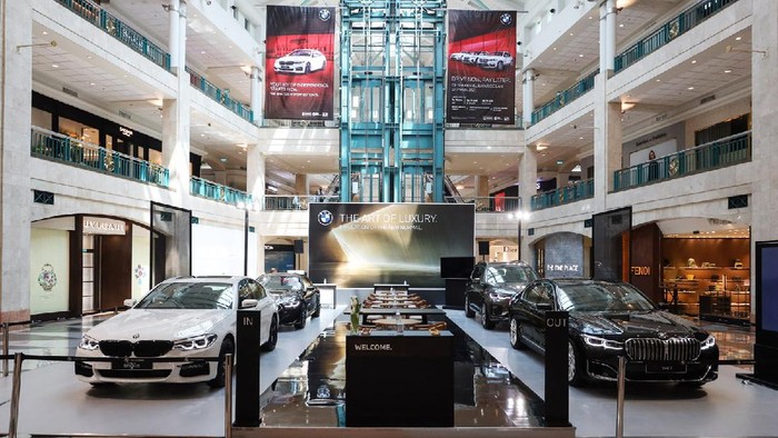 BMW Exhibition di Plaza Senayan Jakarta