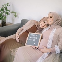 Citra Kirana menikah dengan aktor Rezky Aditya pada 1 Desember 2019. Tidak lama setelahnya Ciki hamil. Kakaknya, Erica Putri juga hamil. Kakak-adik ini pun menjalani kehamilan bersama-sama. Foto: Instagram @citraciki.