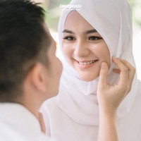 Awalnya Citra Kirana diperkirakan akan melahirkan pada 1 September 2020. Namun rencana tersebut mendadak berubah karena setelah memeriksakan diri ke dokter, air ketubannya sudah berwarna agak keruh. Ciki dan Rezy Aditya pun memutuskan melahirkan bayi mereka lebih cepat dari jadwal. Foto: Instagram @imagenic.