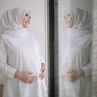 Setelah melahirkan Citra Kirana pun berniat menurunkan berat badan secara sehat. Dia tidak mau membiarkan dirinya kelaparan karena diet ketat. Foto: Instagram @imagenic